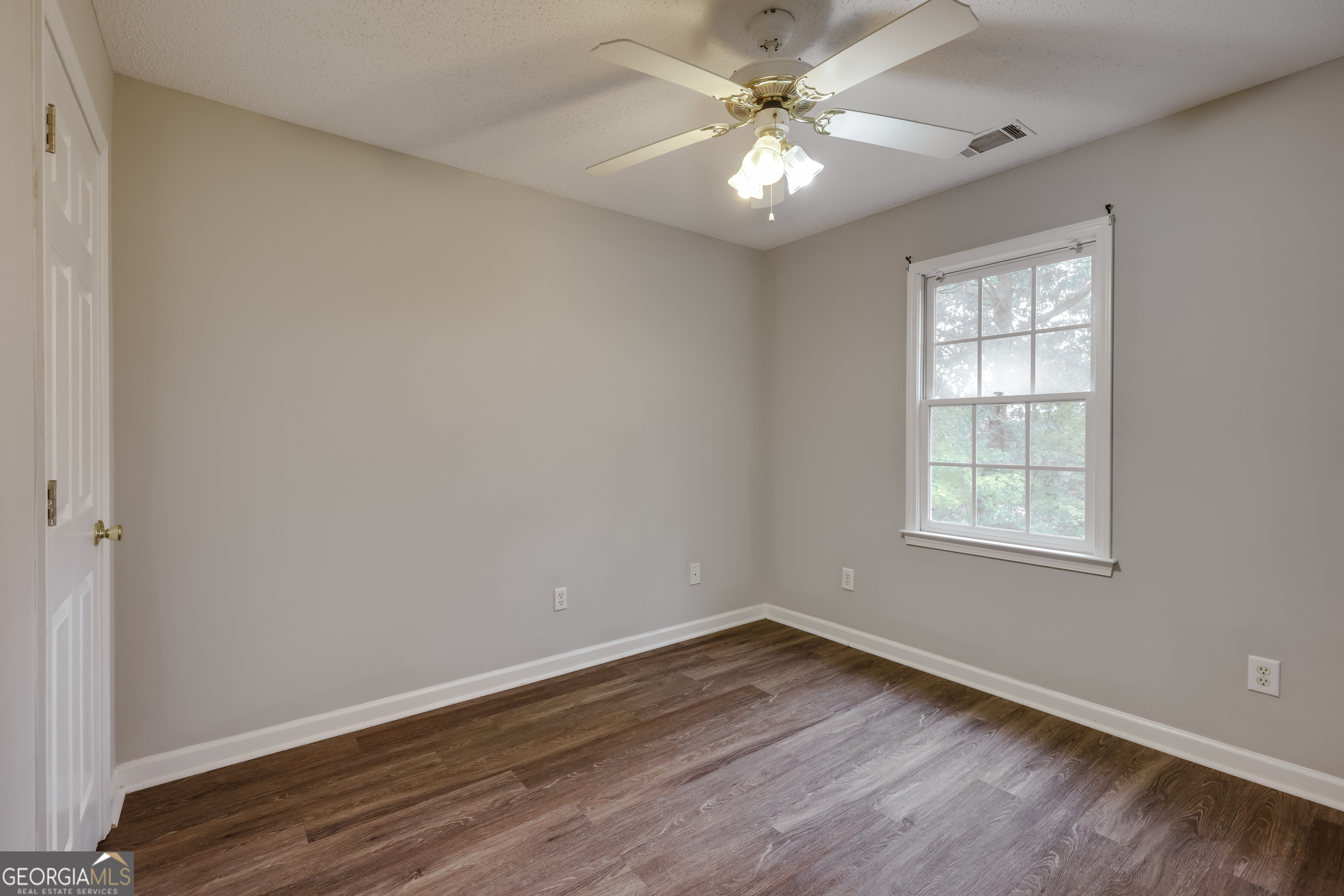 555 Snapfinger Drive Property Photo 34