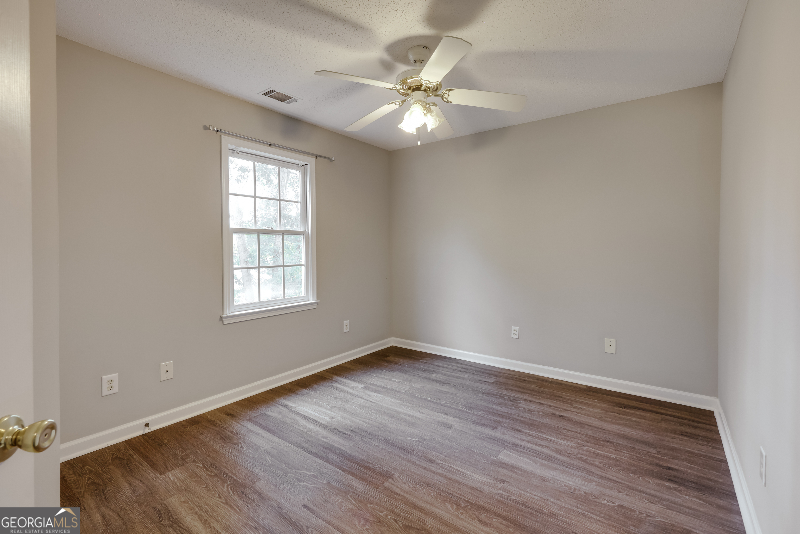 555 Snapfinger Drive Property Photo 36