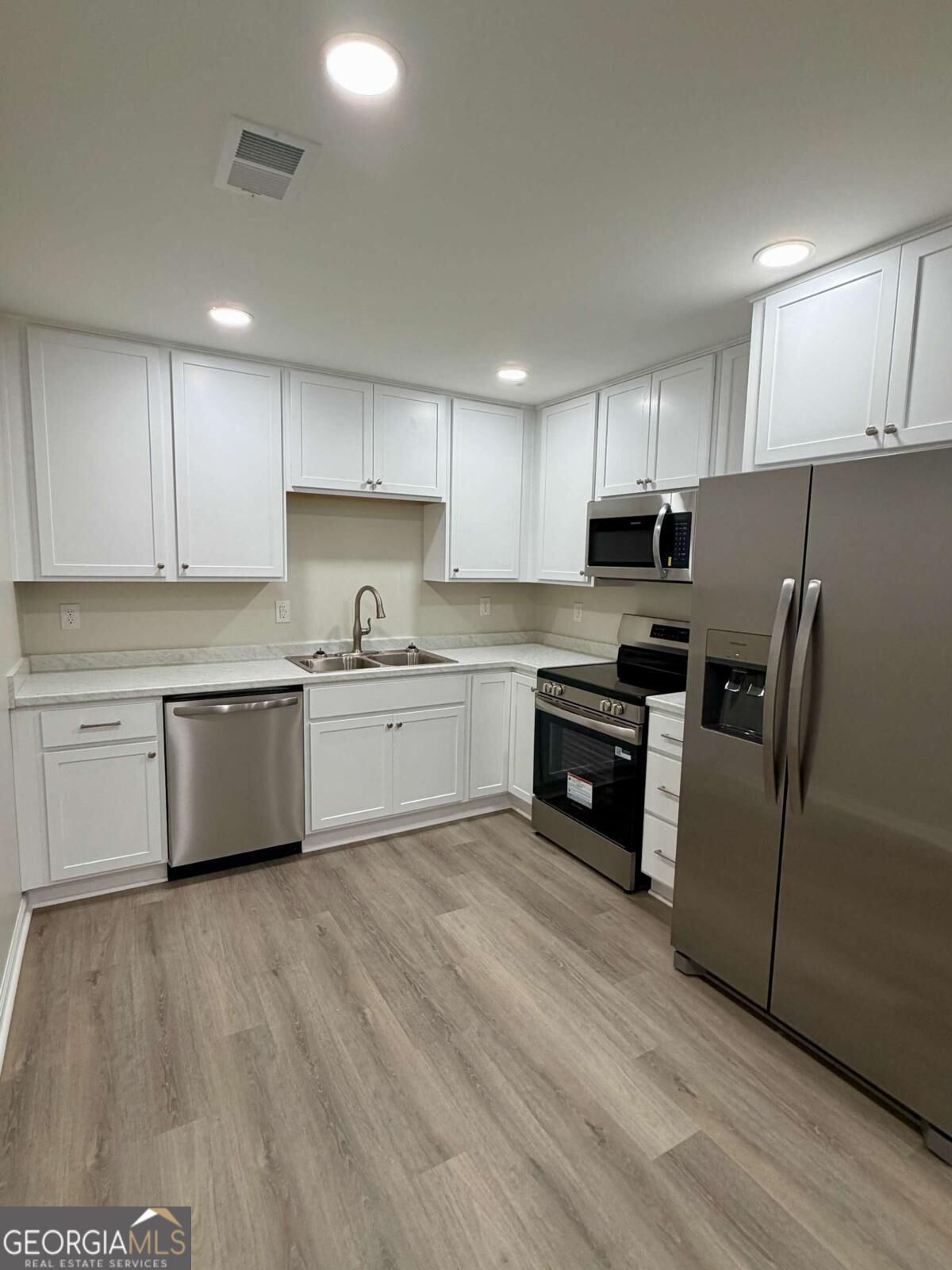 1320 Newton Drive Property Photo 4