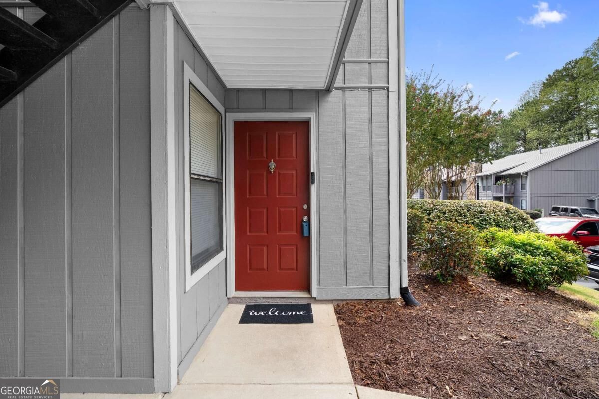 5077 Woodridge Way Property Photo 3