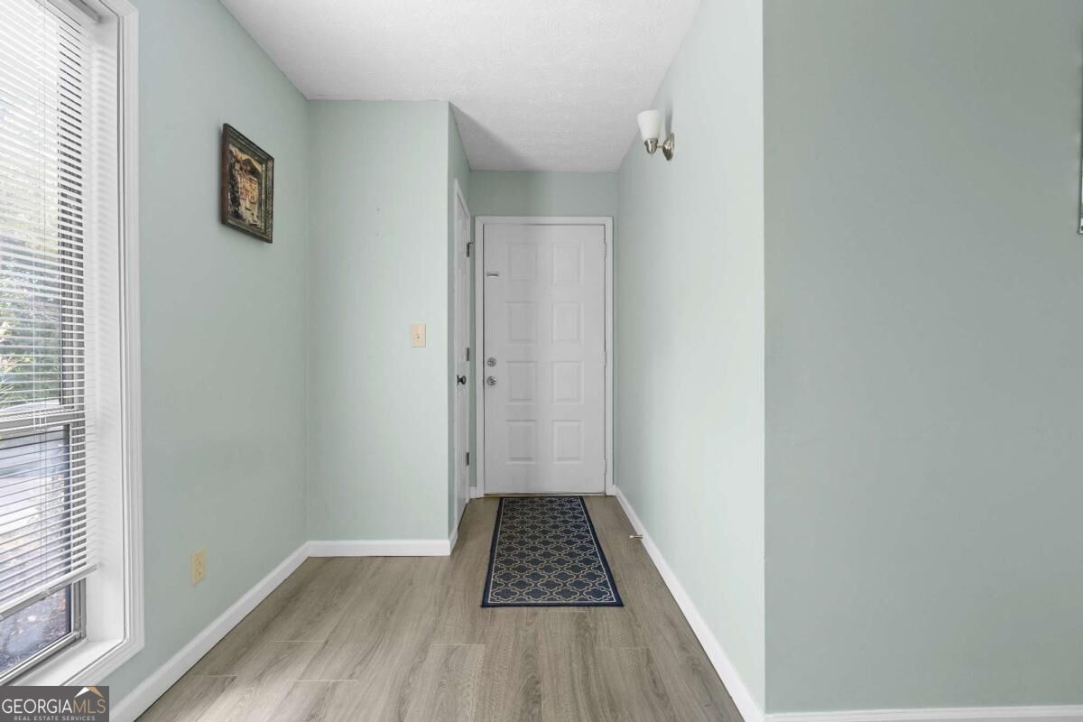 5077 Woodridge Way Property Photo 4