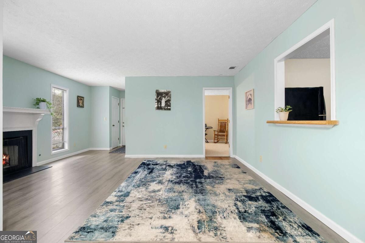 5077 Woodridge Way Property Photo 7