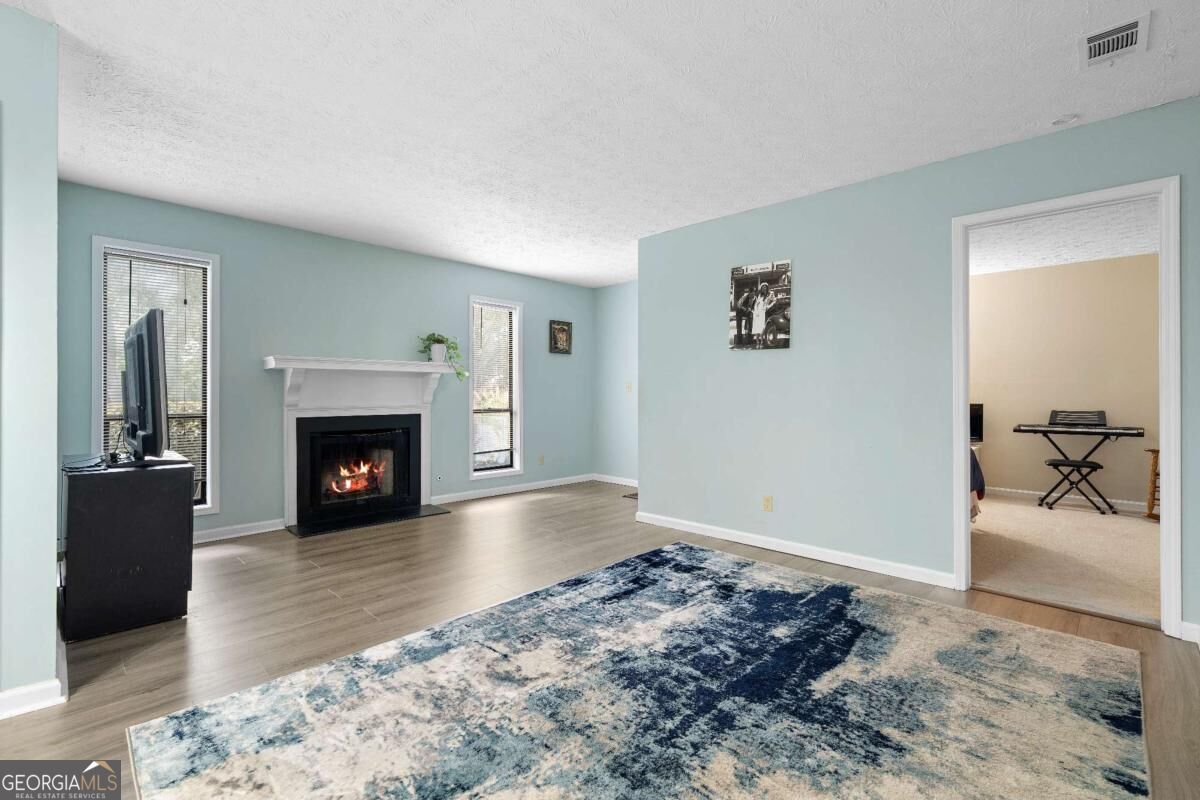 5077 Woodridge Way Property Photo 8
