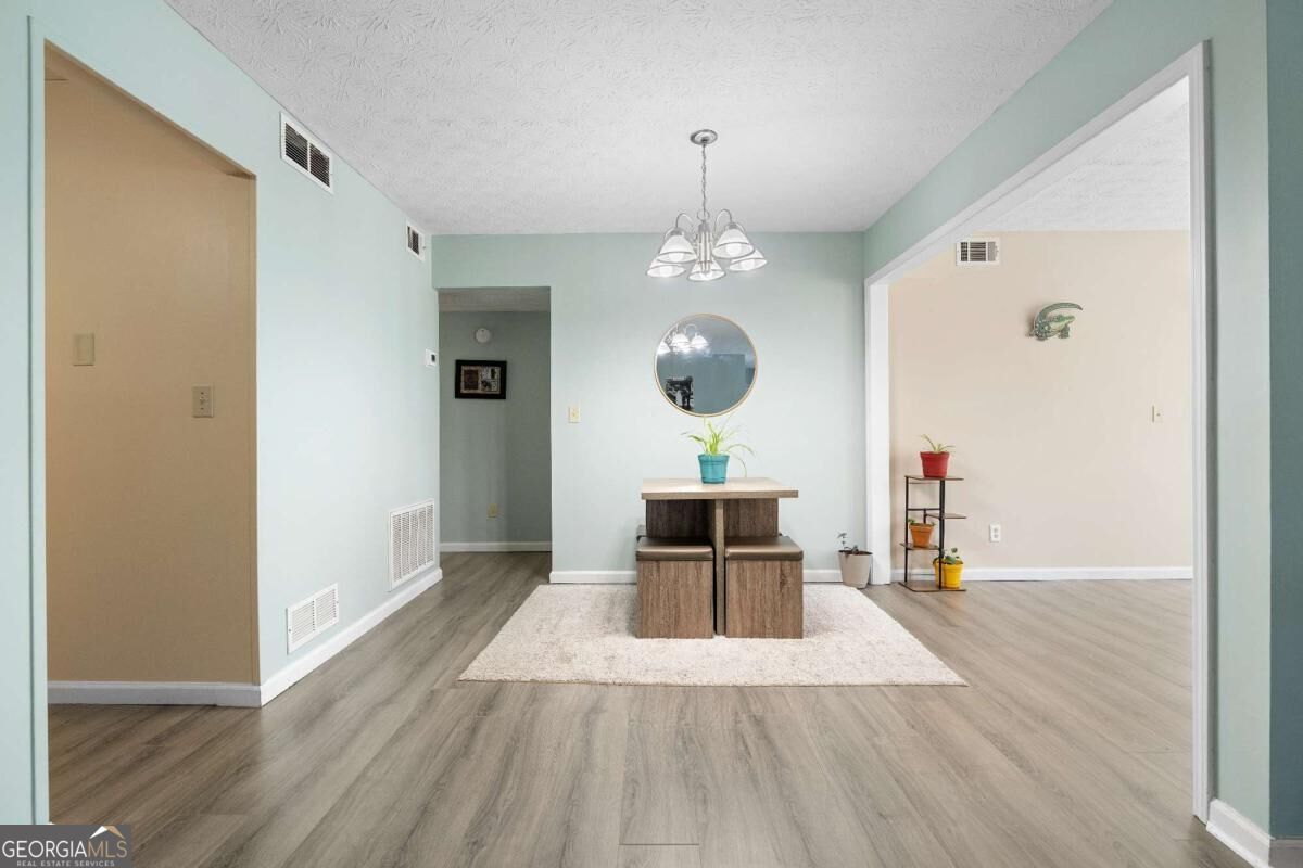 5077 Woodridge Way Property Photo 9