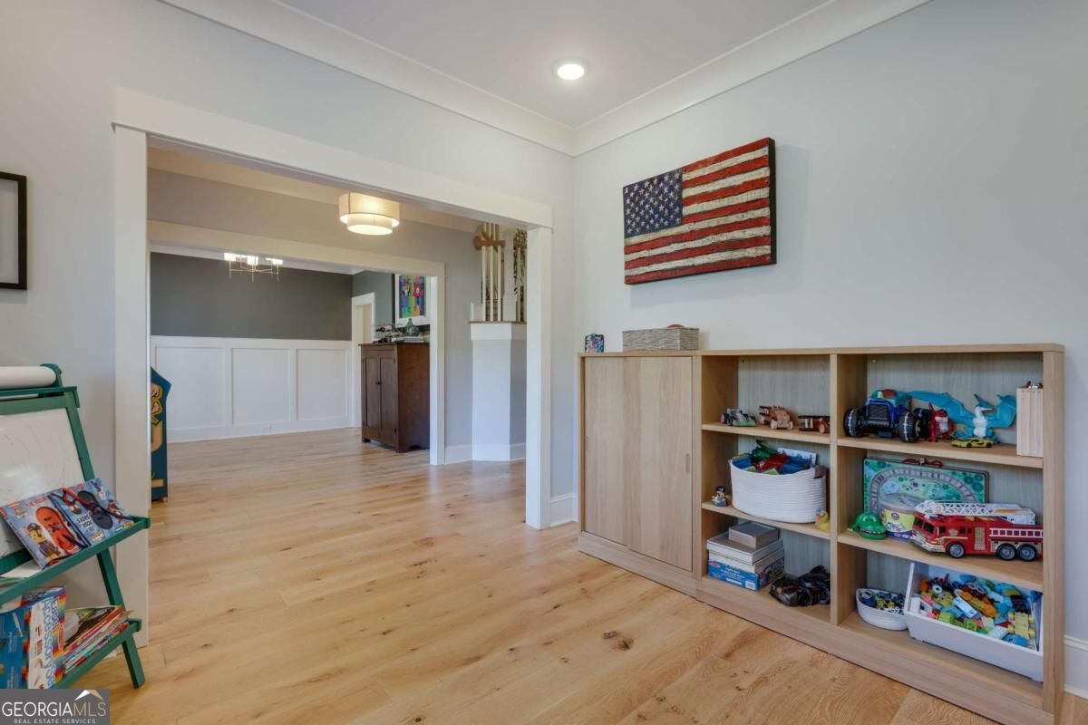 1554 Morningside Way Property Photo 5