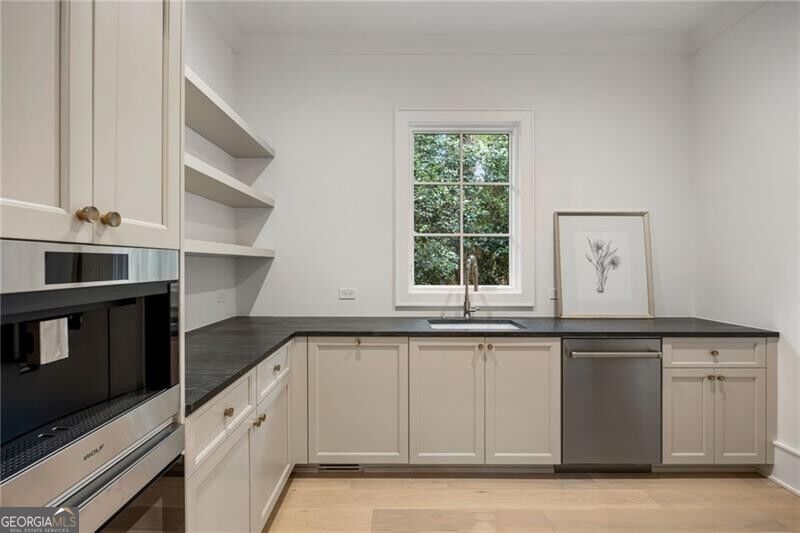 1347 W Wesley Road Nw Property Photo 22