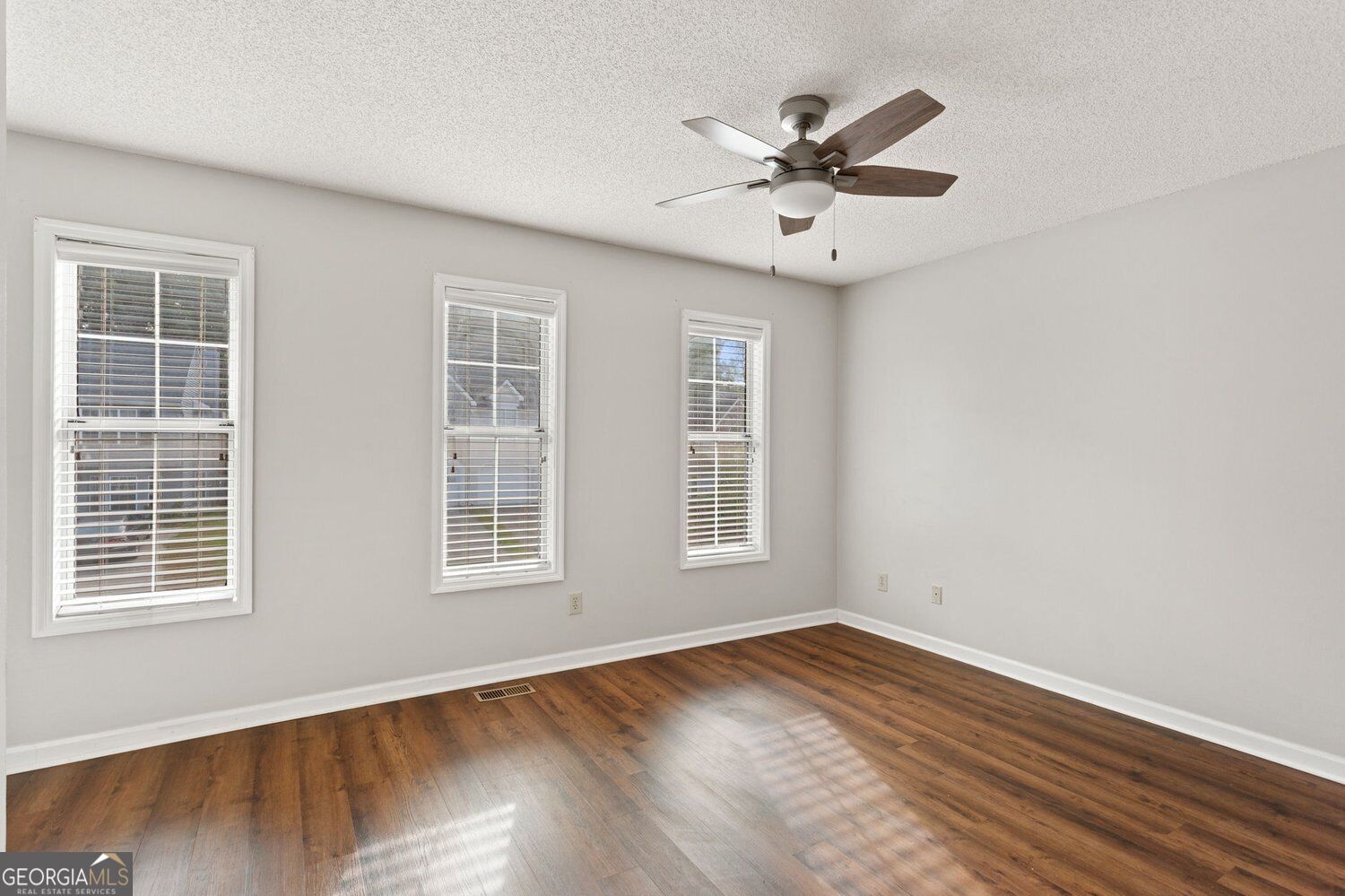 5182 Laurel Bridge Court Se Property Photo 5