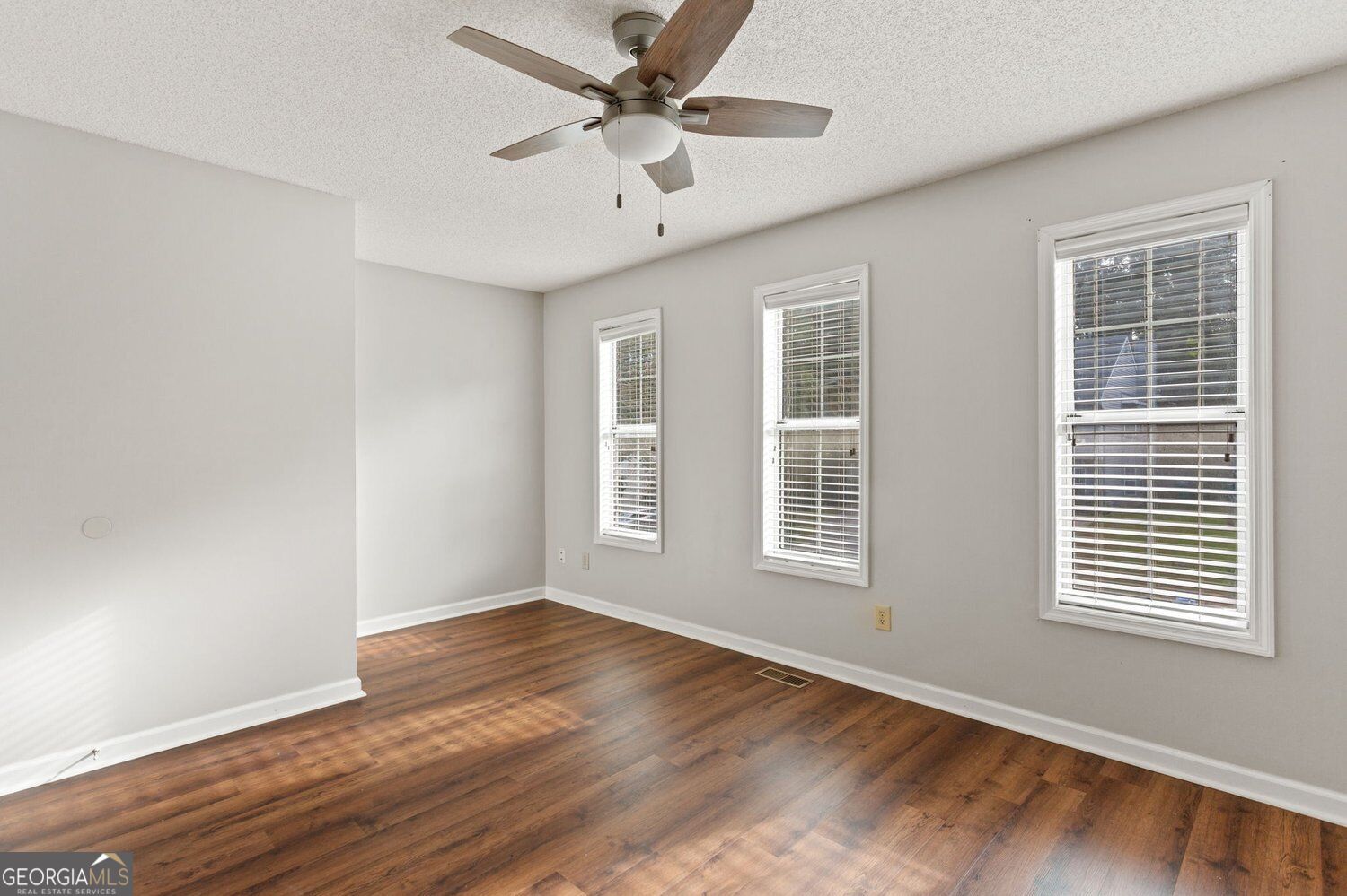5182 Laurel Bridge Court Se Property Photo 14