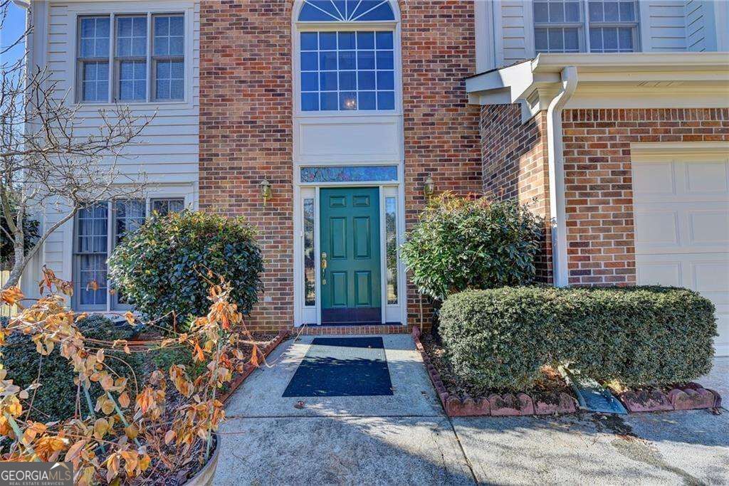 2390 Walnut Grove Way Property Photo 3