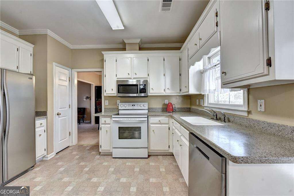 2390 Walnut Grove Way Property Photo 9