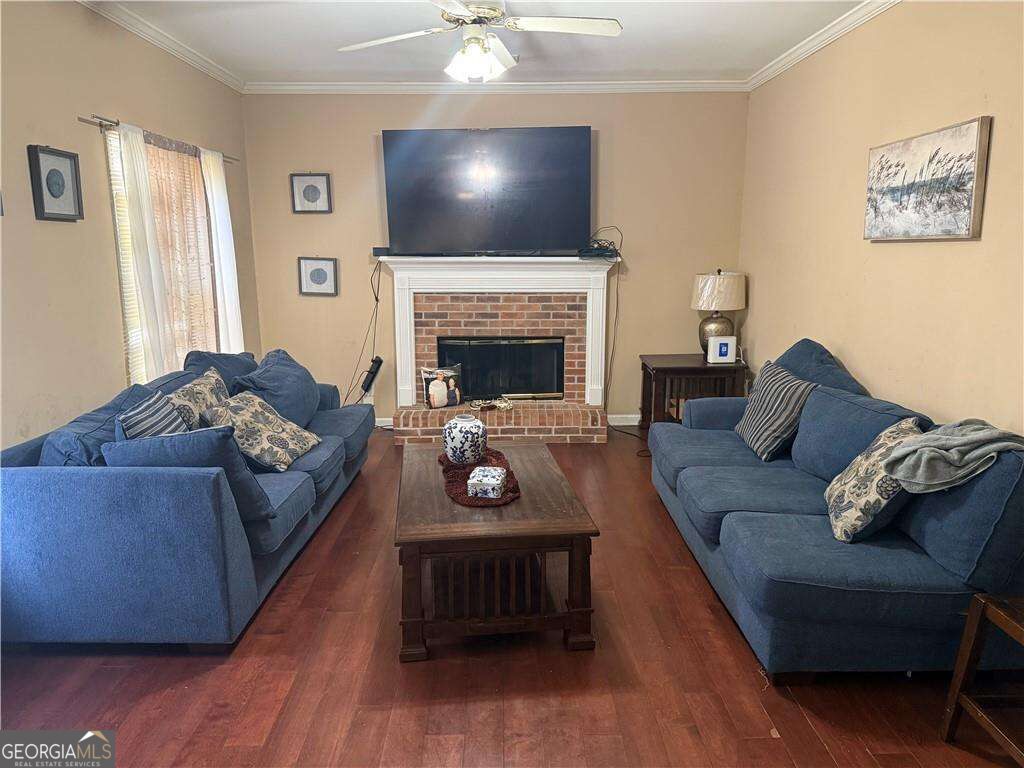 2390 Walnut Grove Way Property Photo 12