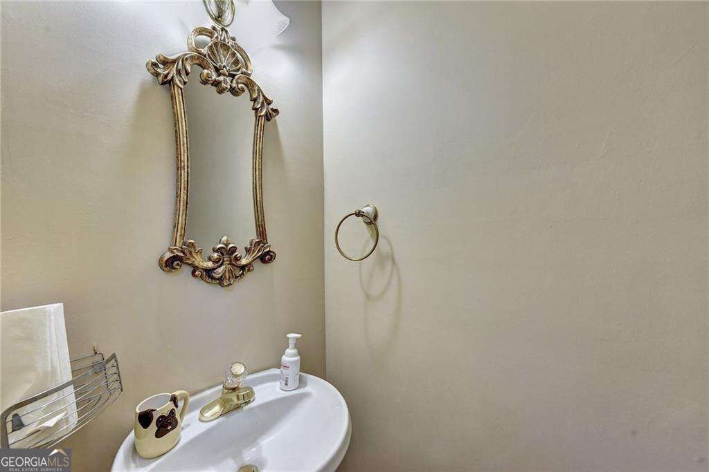 2390 Walnut Grove Way Property Photo 13