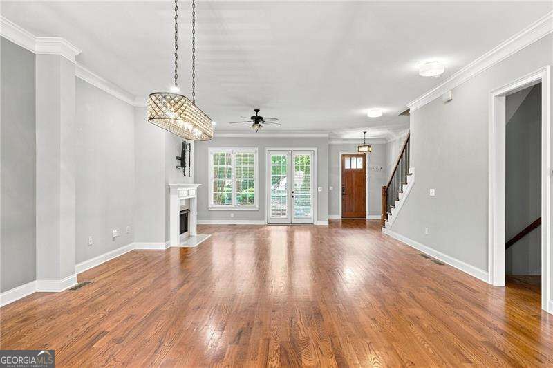 1883 Manor Estate Property Photo 4