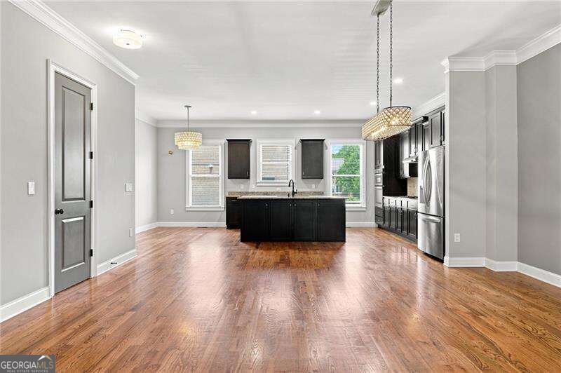 1883 Manor Estate Property Photo 7