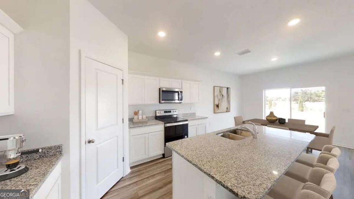 447 Silverton Drive Property Photo 3
