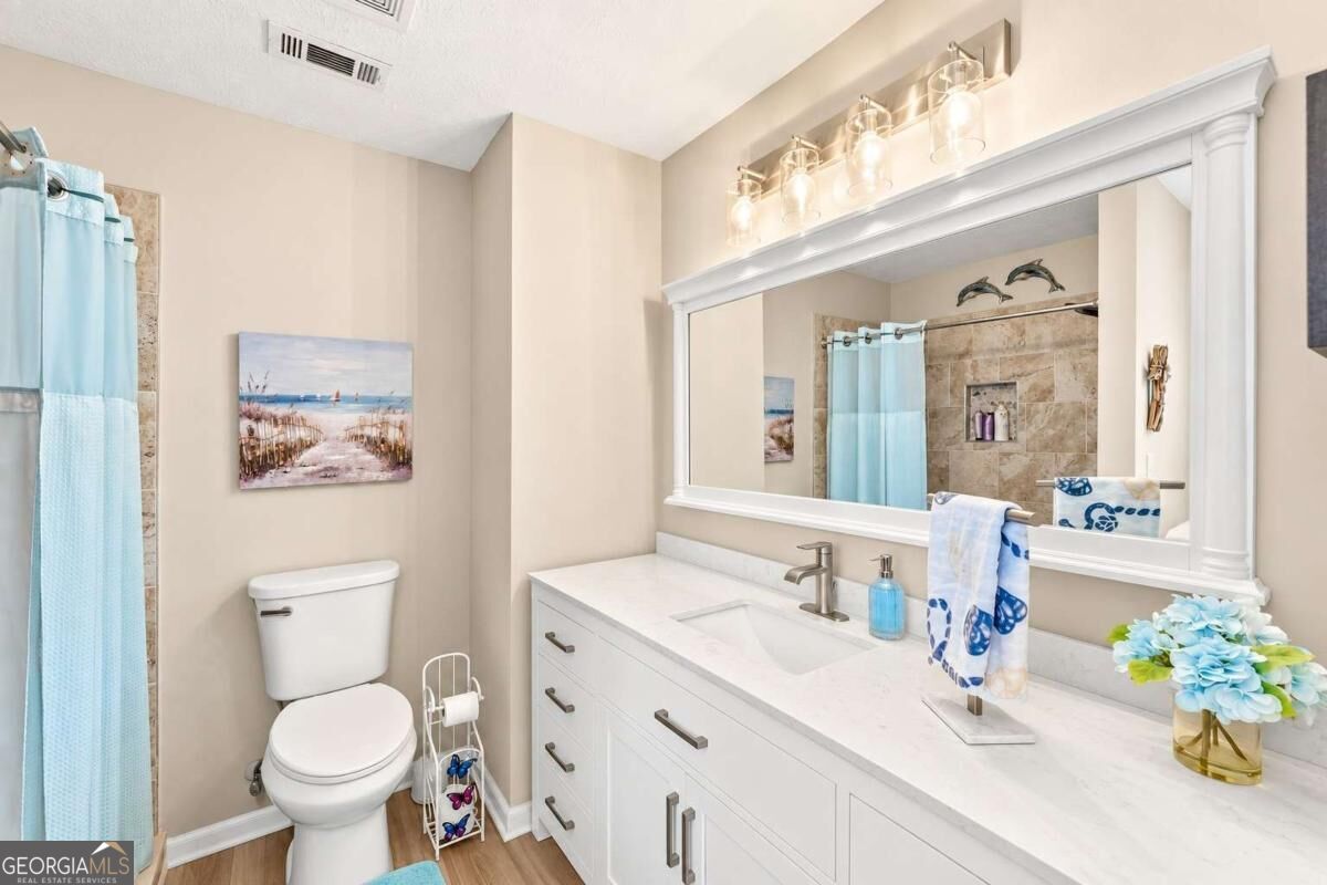 2560 Fairlane Drive Property Photo 8