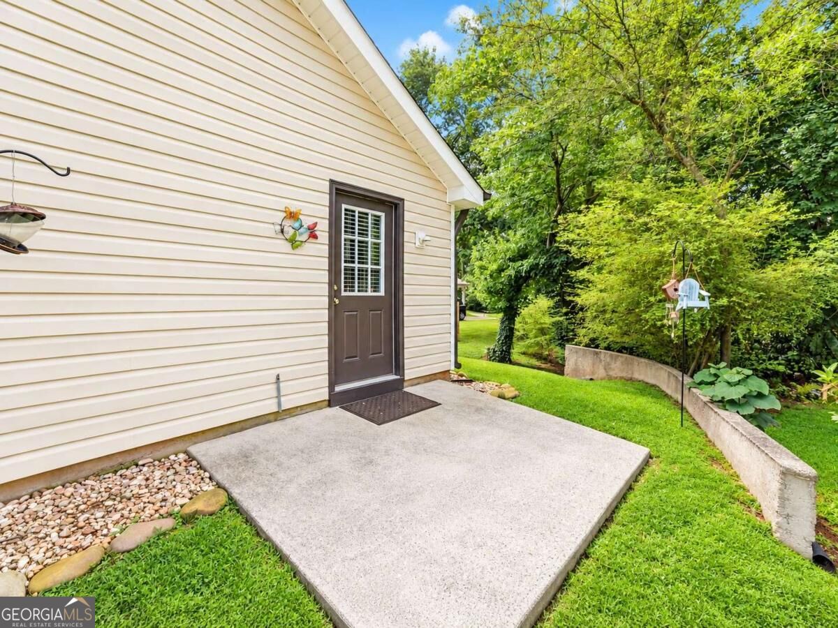 2560 Fairlane Drive Property Photo 10