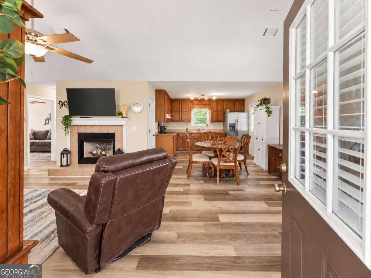 2560 Fairlane Drive Property Photo 11