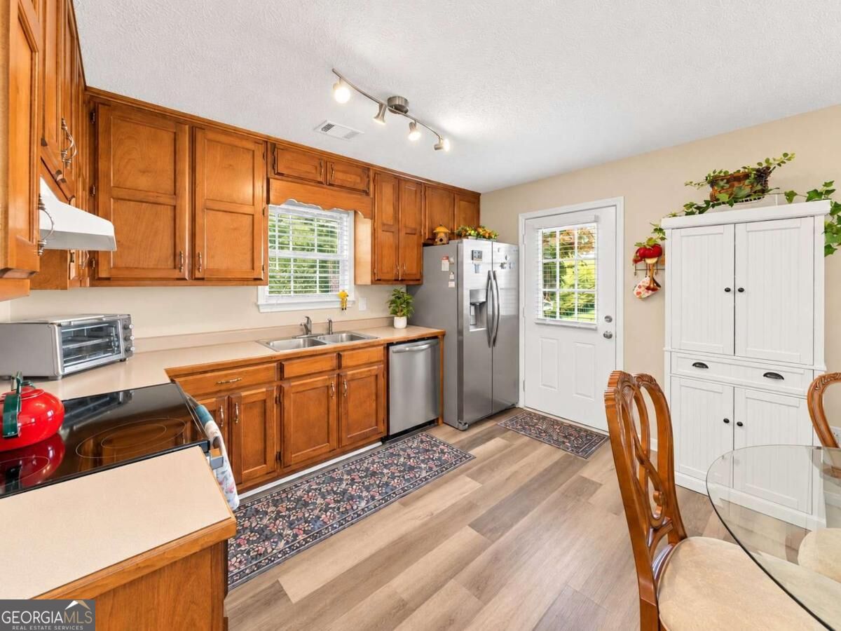 2560 Fairlane Drive Property Photo 16