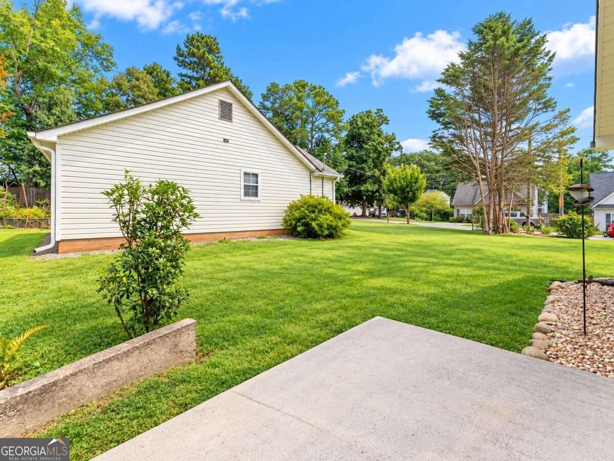 2560 Fairlane Drive Property Photo 27