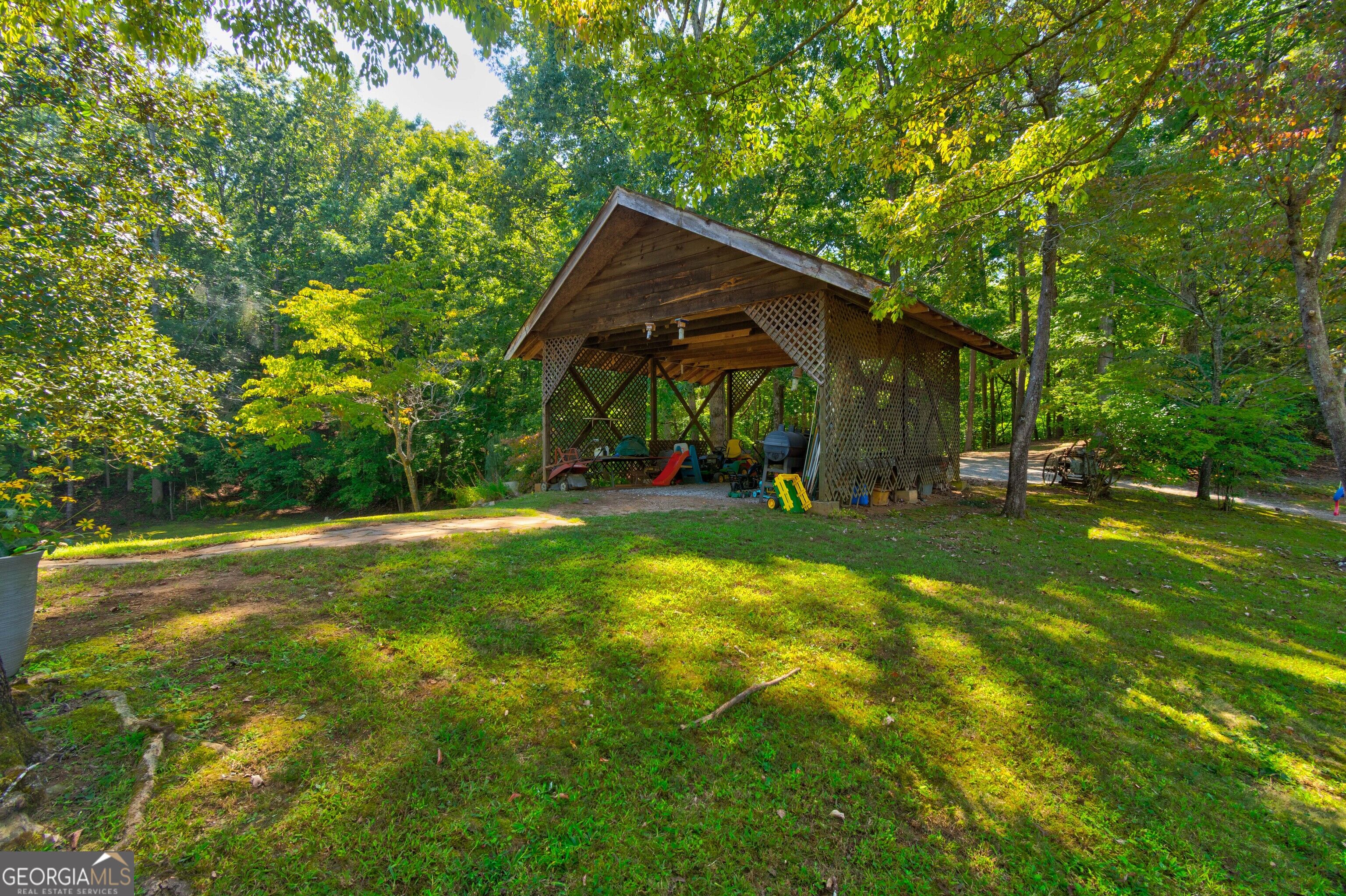 434 Mill Creek Drive Property Photo 6