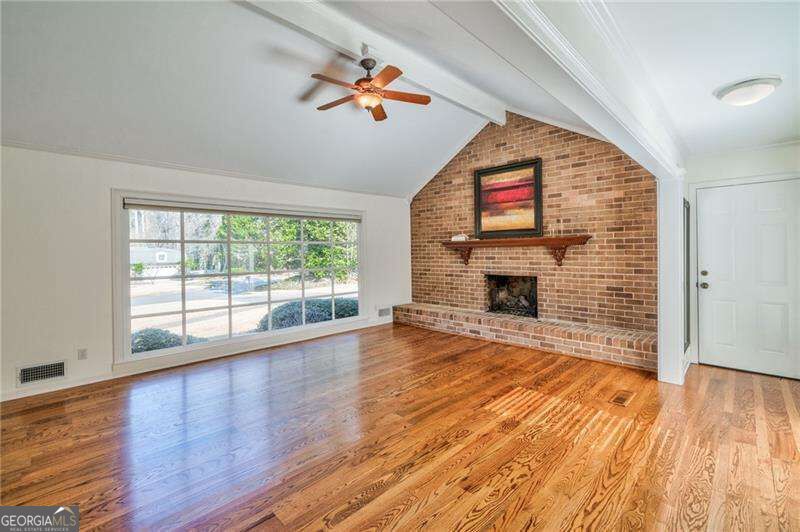 4010 Mansion Drive Property Photo 3