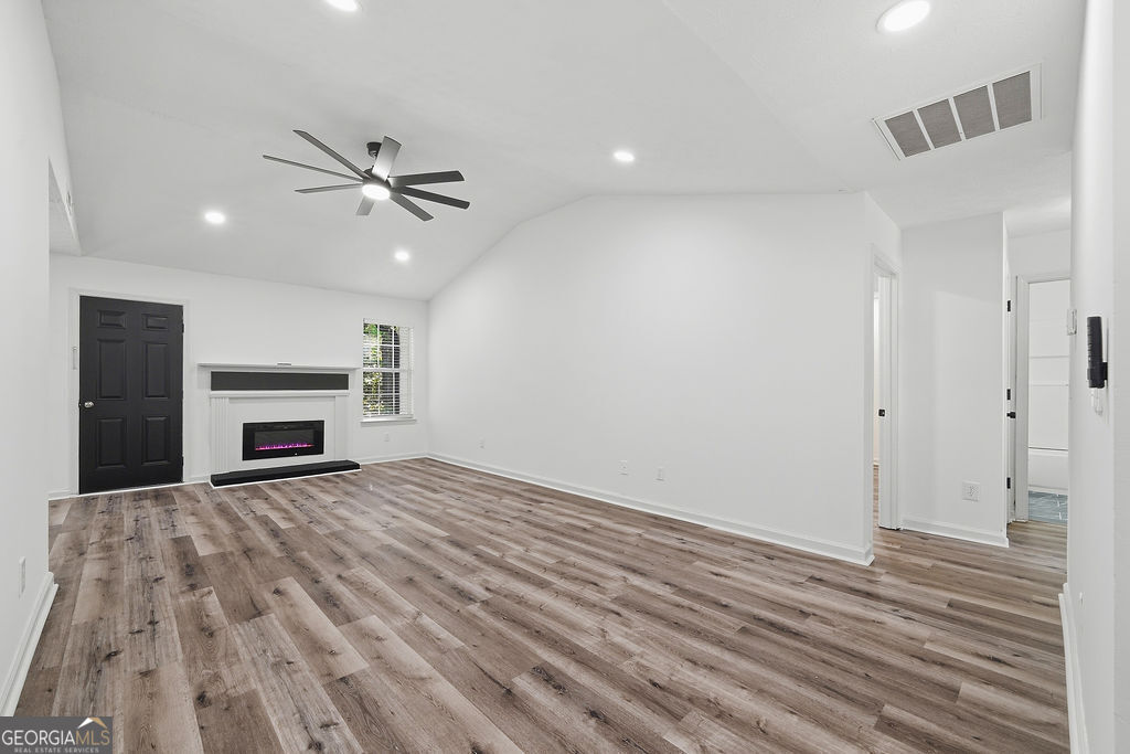 648 Fieldcrest Drive Property Photo 3