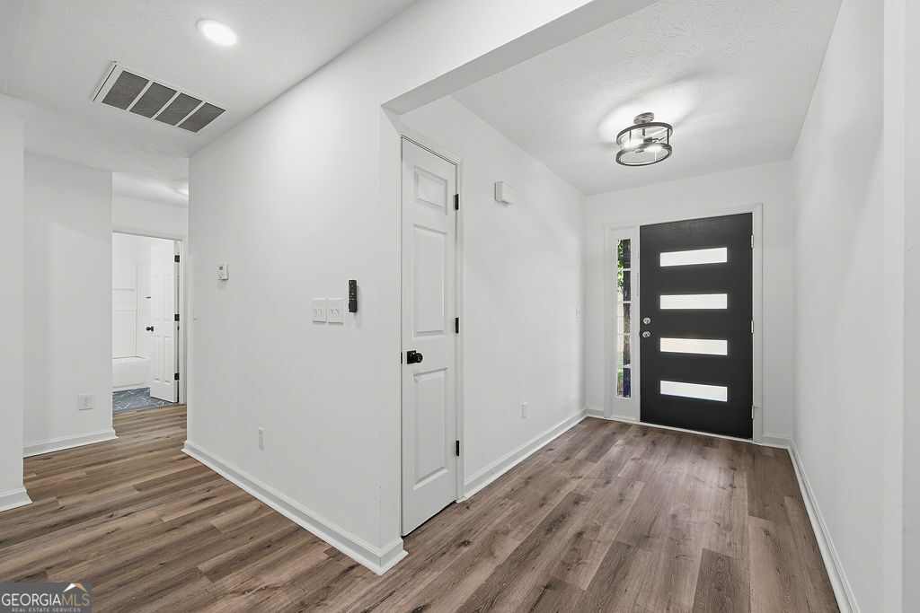 648 Fieldcrest Drive Property Photo 4