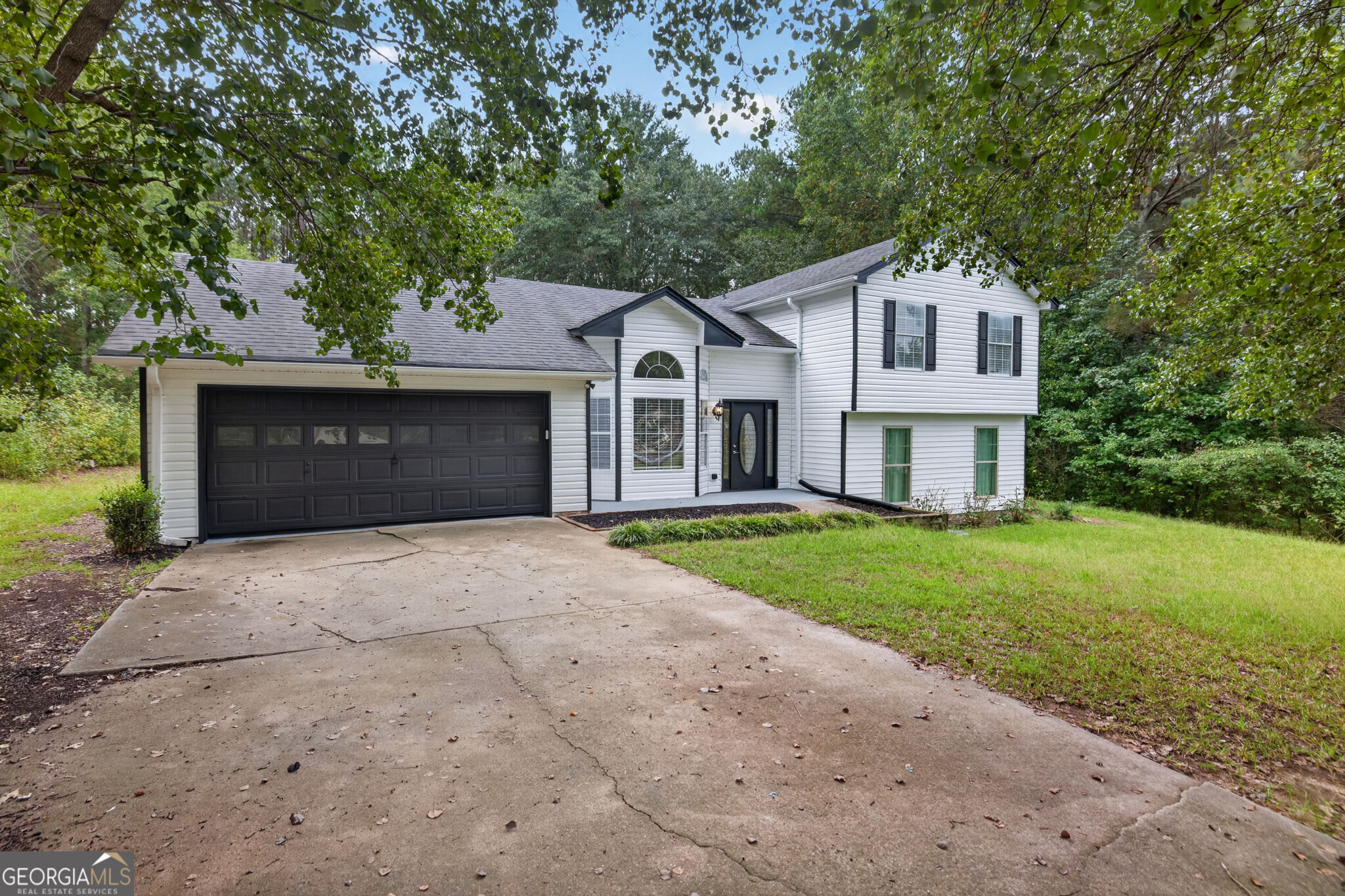 220 Robert Drive Property Photo 2