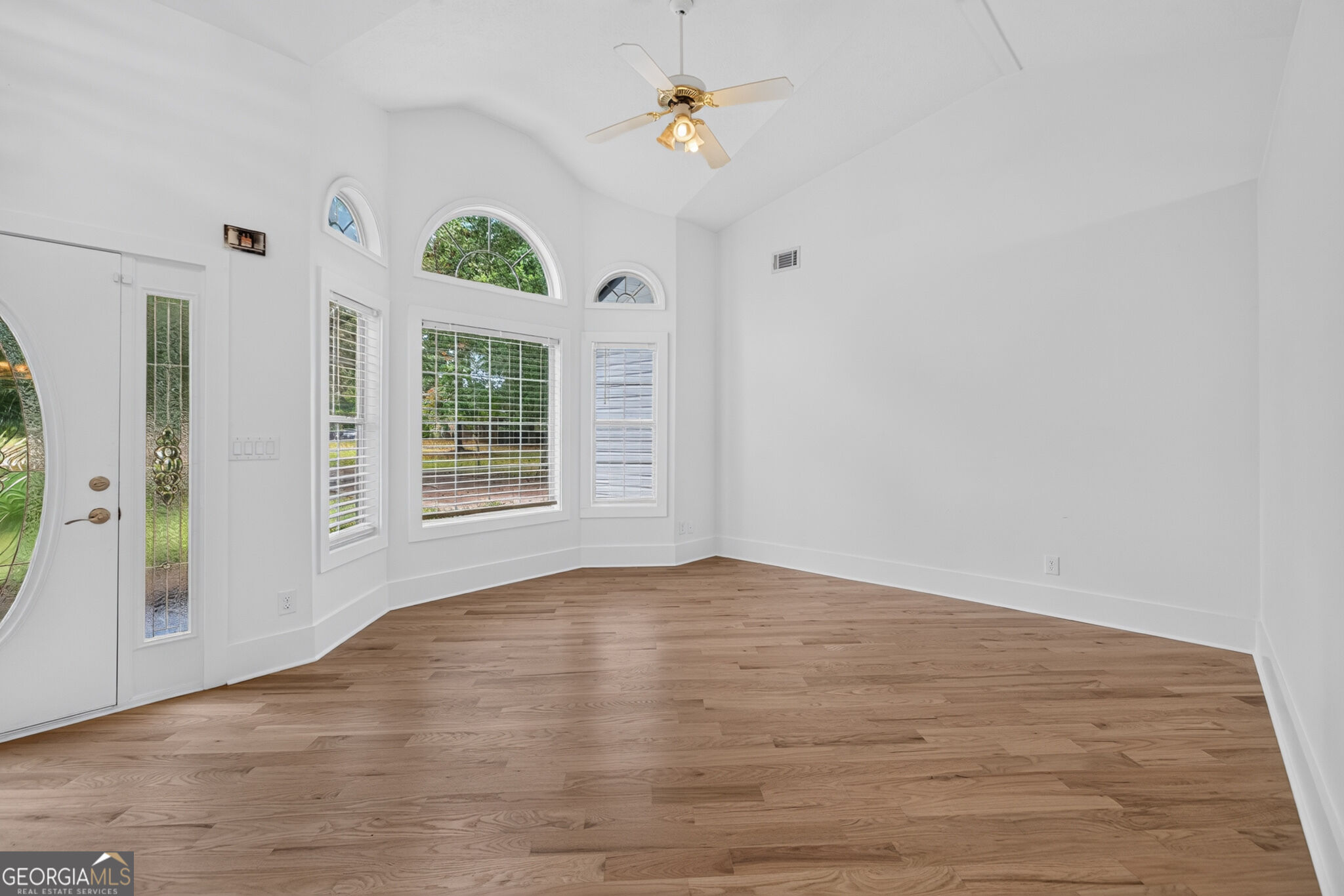 220 Robert Drive Property Photo 12