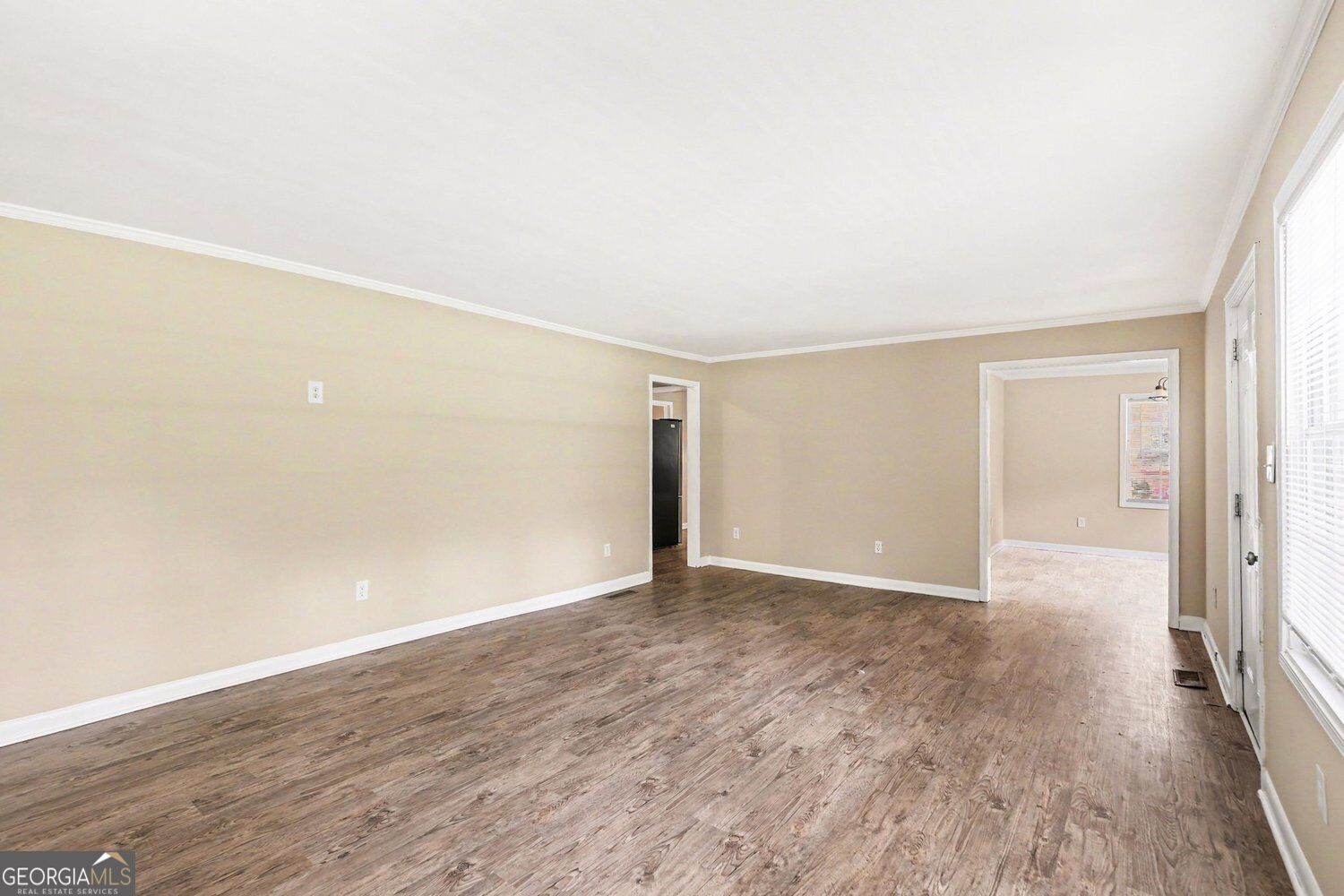 6323 Temple Street Property Photo 4