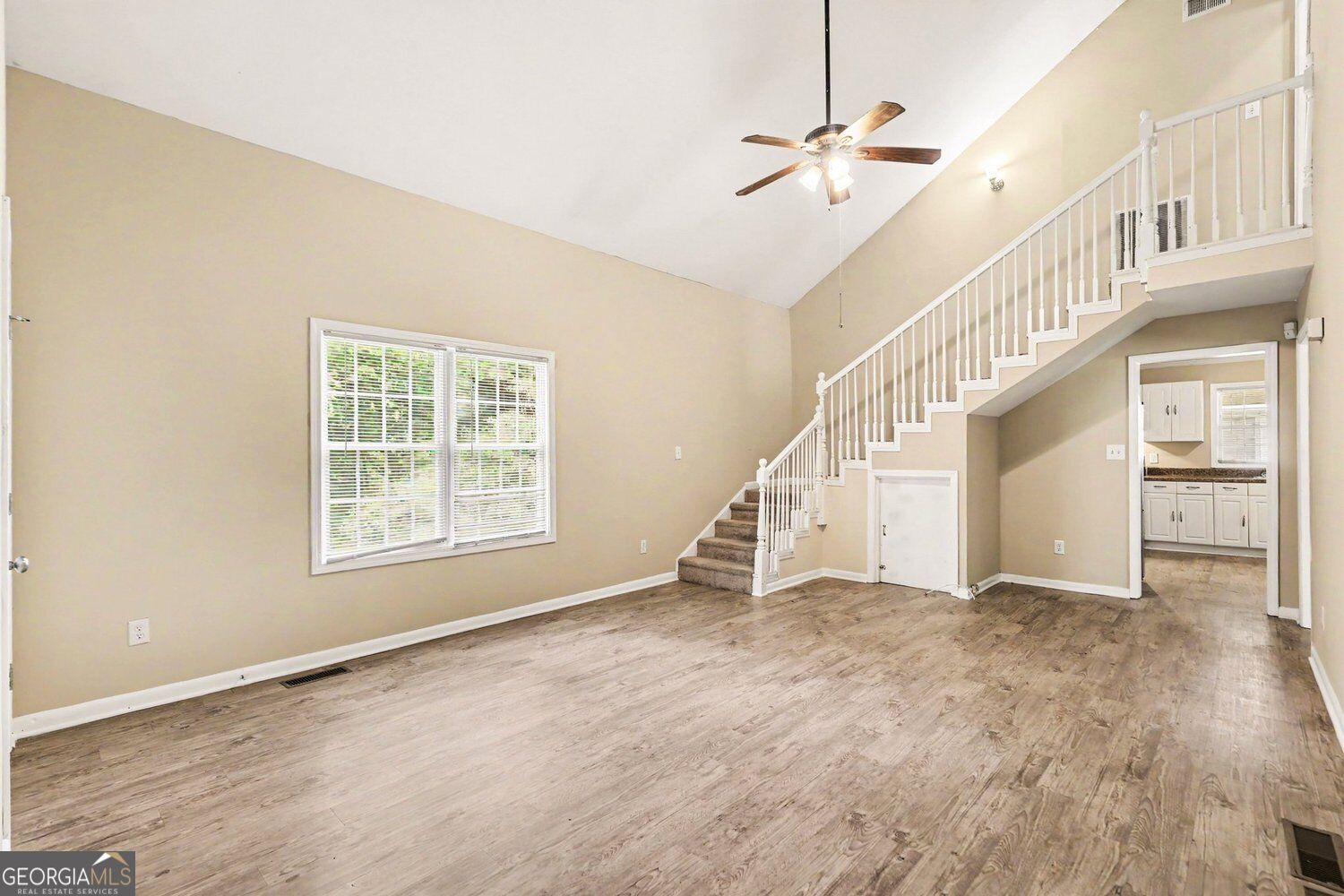 6323 Temple Street Property Photo 5