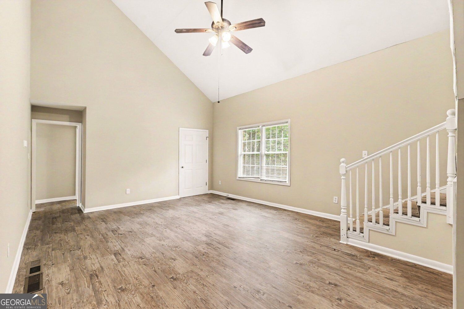 6323 Temple Street Property Photo 6