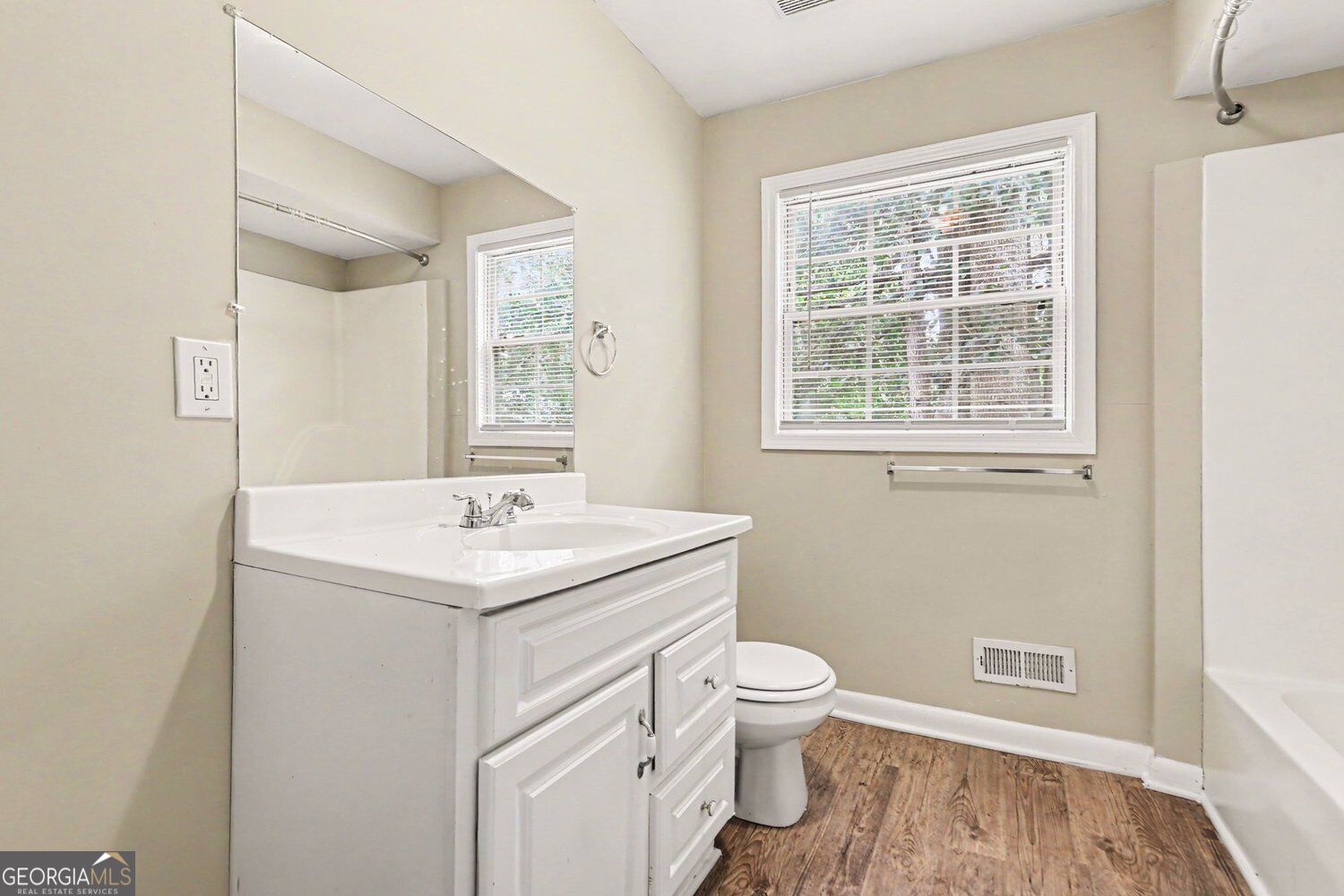 6323 Temple Street Property Photo 13