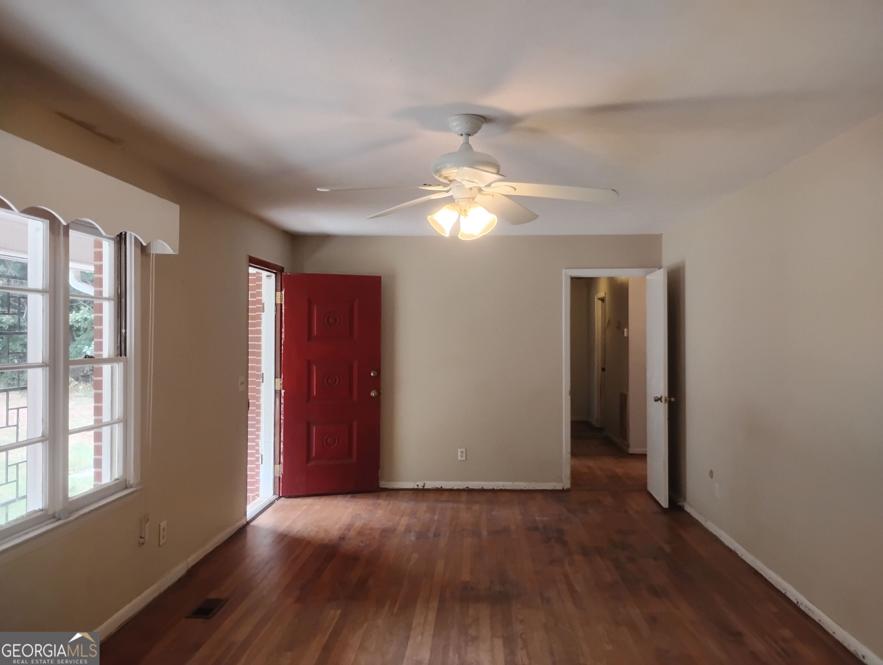 318 W Main Street Property Photo 5