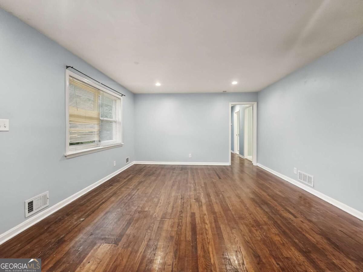 530 Allgood Road Property Photo 3