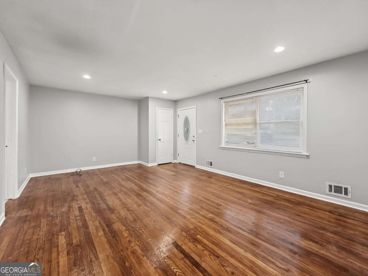 530 Allgood Road Property Photo 6
