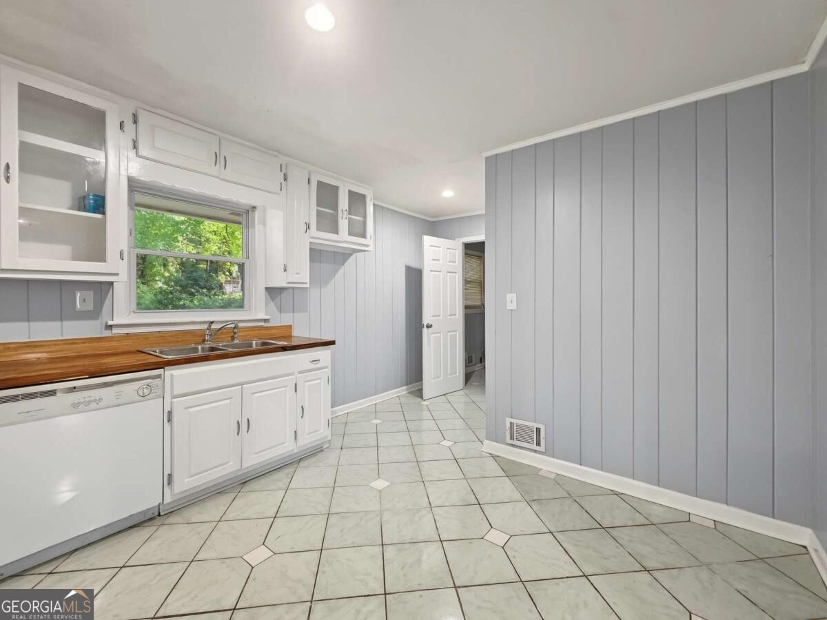 530 Allgood Road Property Photo 11