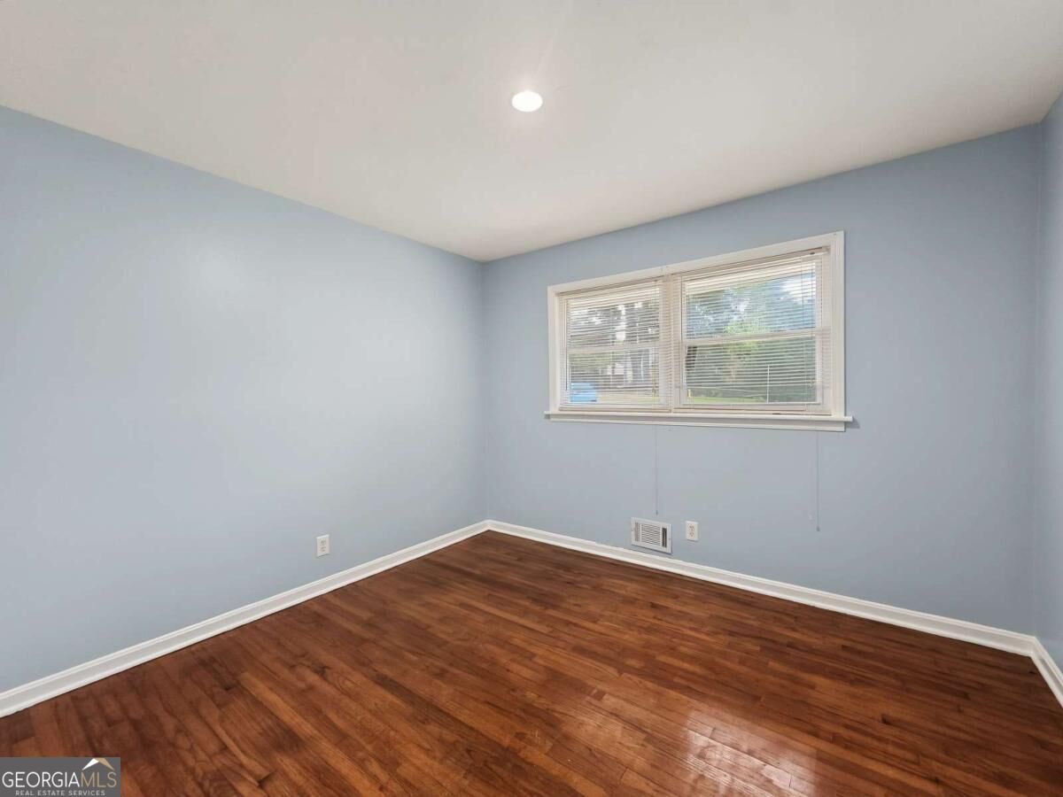 530 Allgood Road Property Photo 15