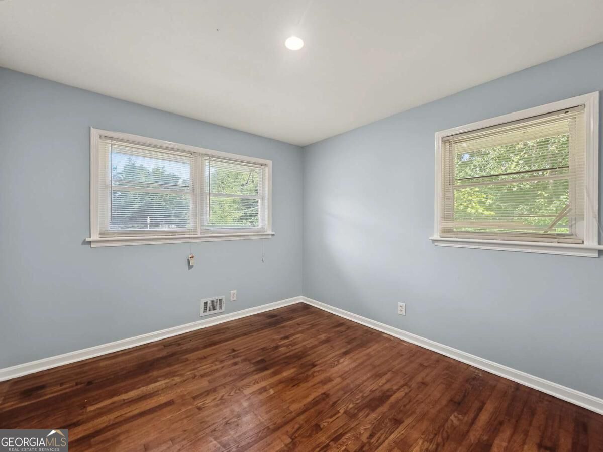 530 Allgood Road Property Photo 16
