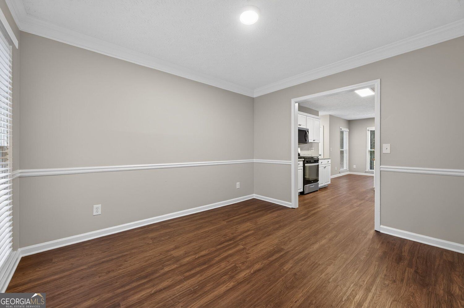 375 Saybrooke Crossing Property Photo 4