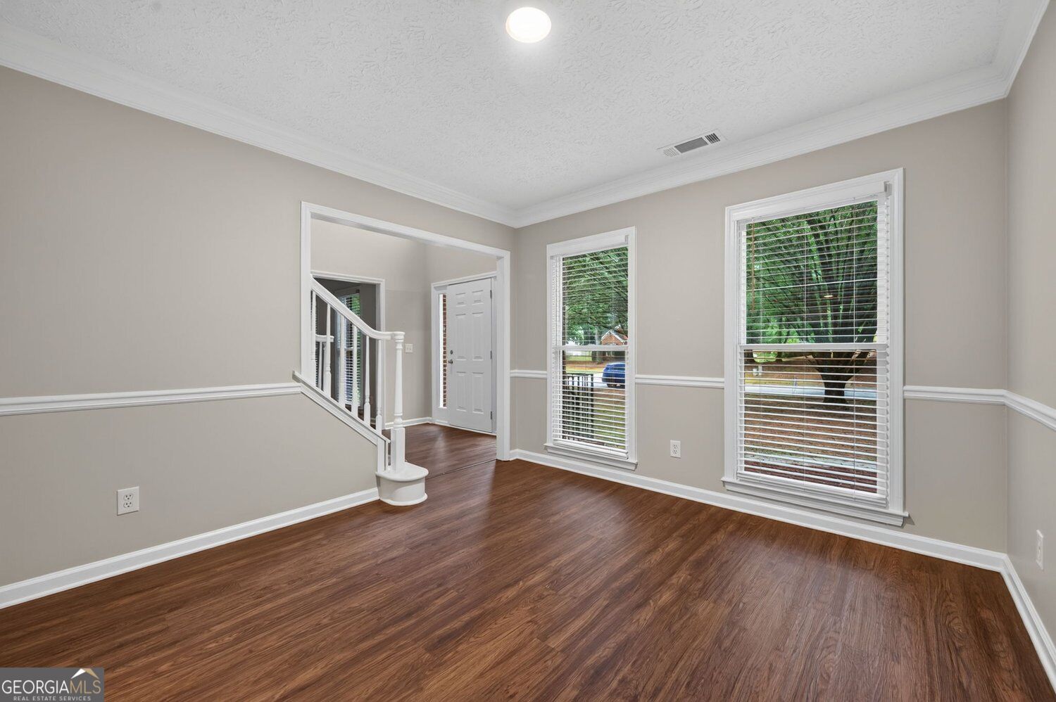 375 Saybrooke Crossing Property Photo 5