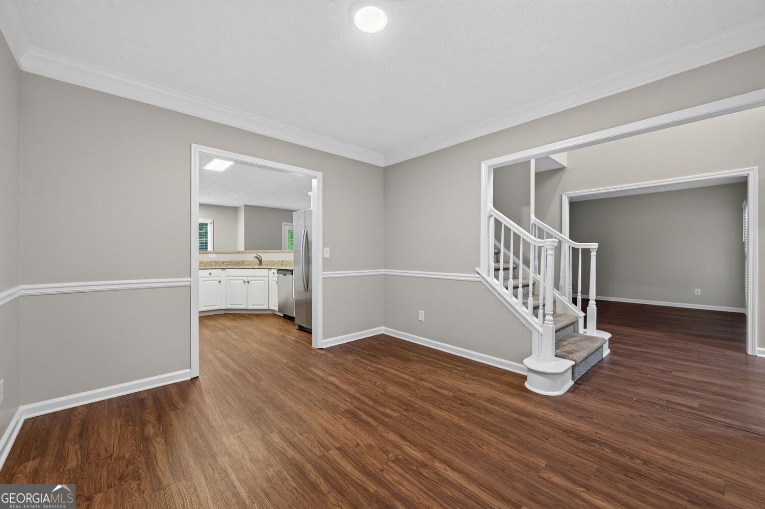 375 Saybrooke Crossing Property Photo 6