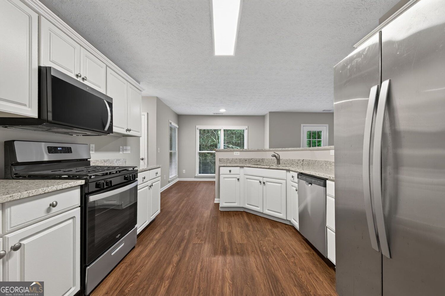 375 Saybrooke Crossing Property Photo 7