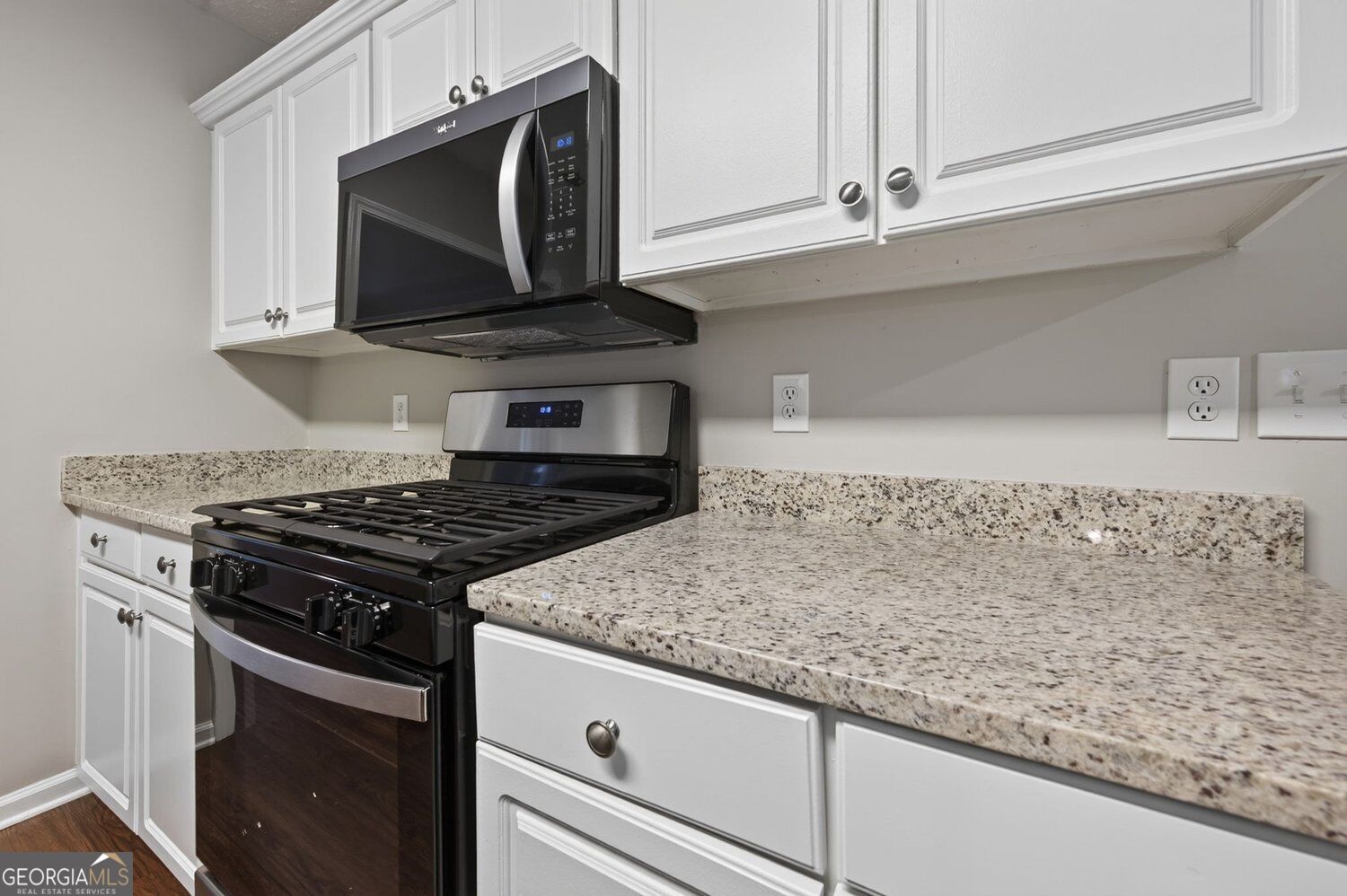375 Saybrooke Crossing Property Photo 8