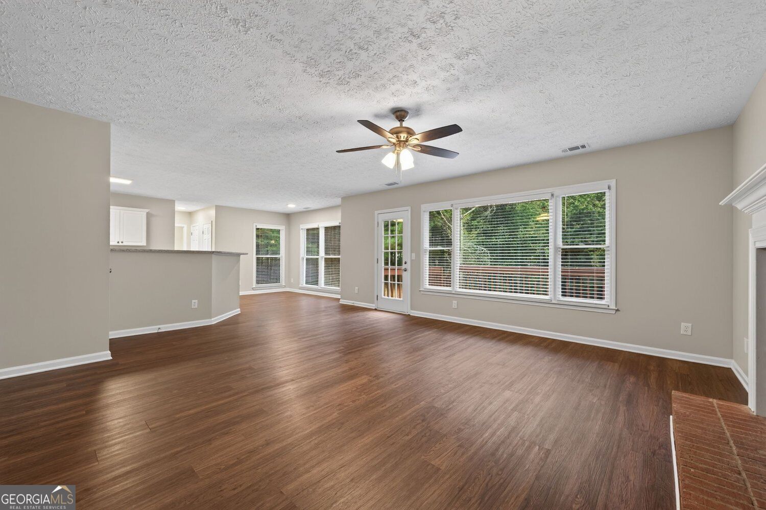 375 Saybrooke Crossing Property Photo 16