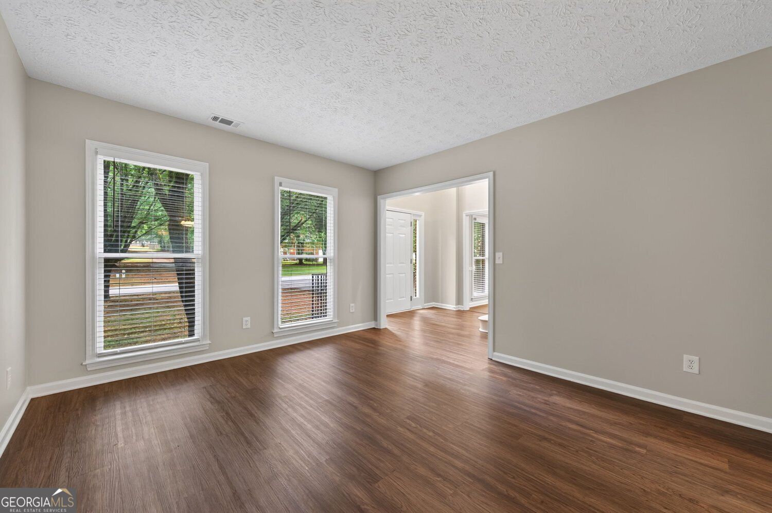 375 Saybrooke Crossing Property Photo 18