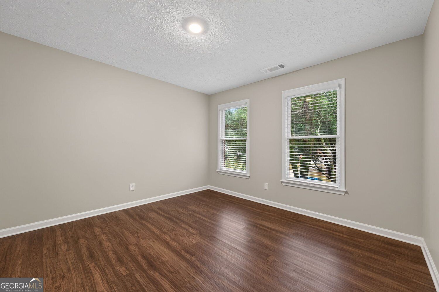 375 Saybrooke Crossing Property Photo 22