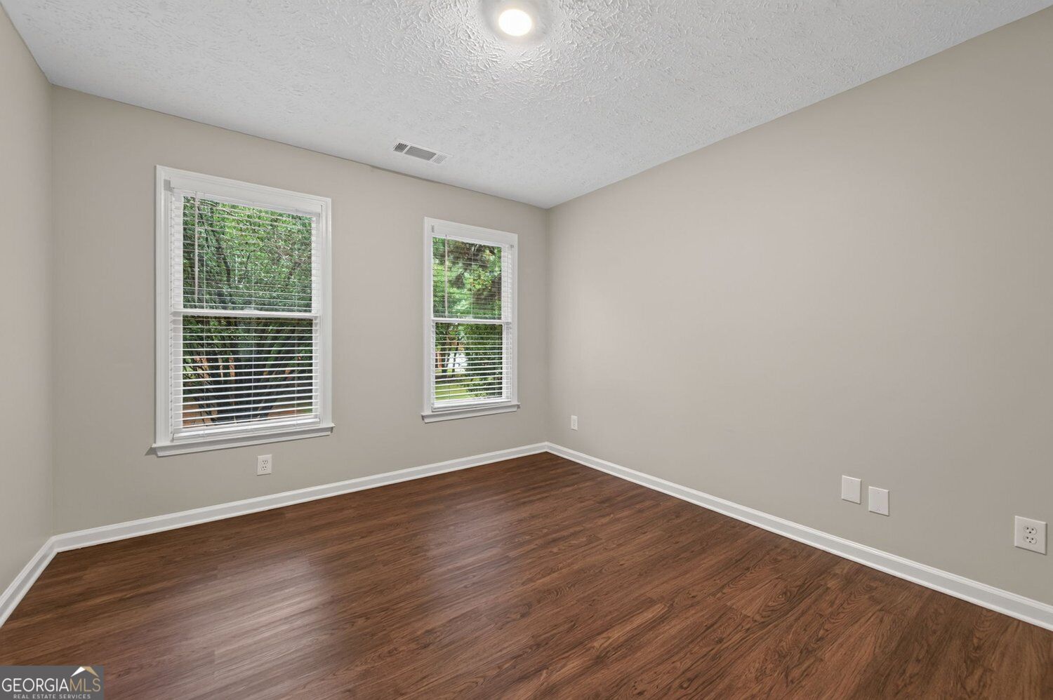 375 Saybrooke Crossing Property Photo 26