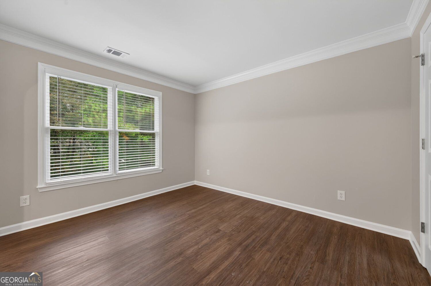 375 Saybrooke Crossing Property Photo 32
